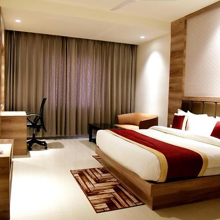 Hotel Crystal Grand Haldwāni Екстериор снимка