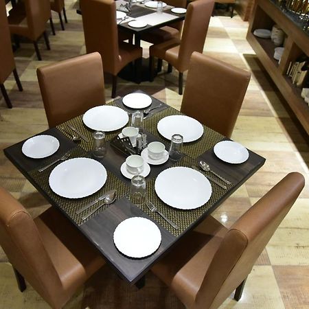 Hotel Crystal Grand Haldwāni Екстериор снимка