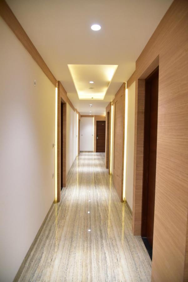 Hotel Crystal Grand Haldwāni Екстериор снимка