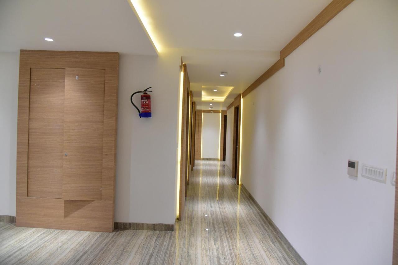 Hotel Crystal Grand Haldwāni Екстериор снимка