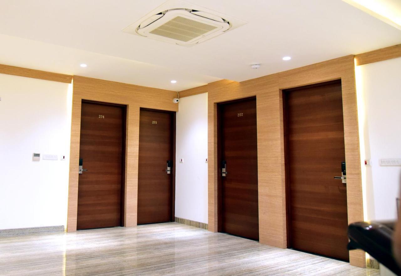 Hotel Crystal Grand Haldwāni Екстериор снимка